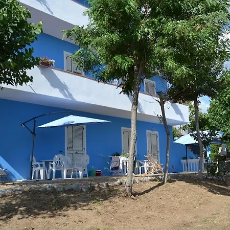 Oasi Blu Vacanza מלון דירות ריקאדי